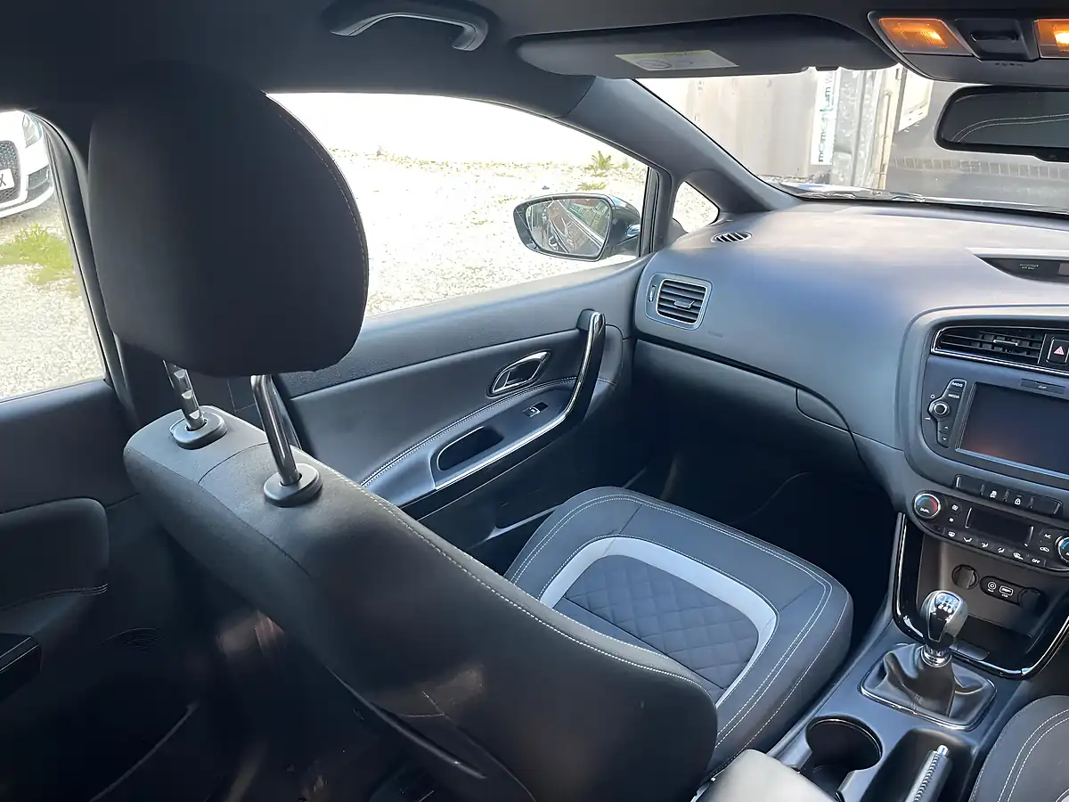 Used 2018 Kia Ceed GT-Line Silver - Interior and Exterior details 3