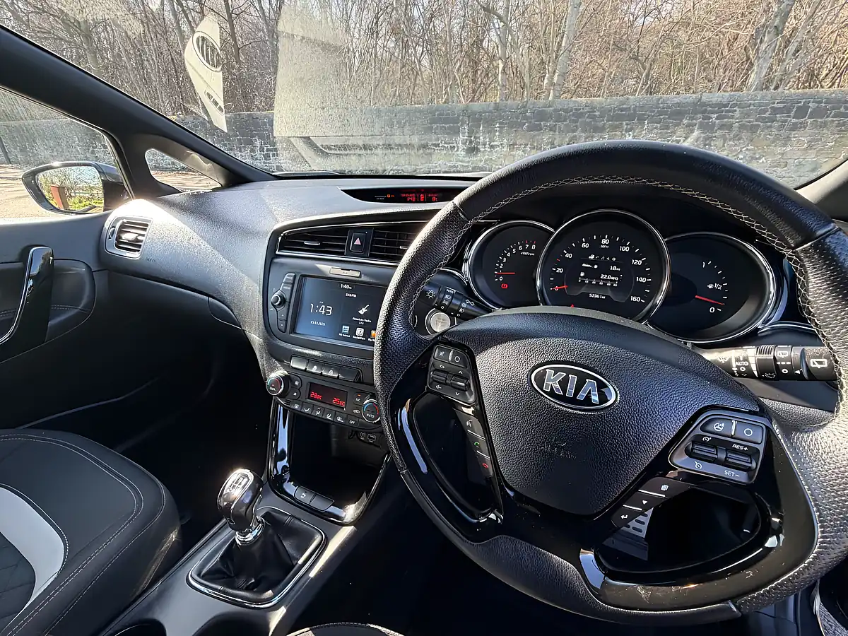 Used 2018 Kia Ceed GT-Line Silver - Interior and Exterior details 12