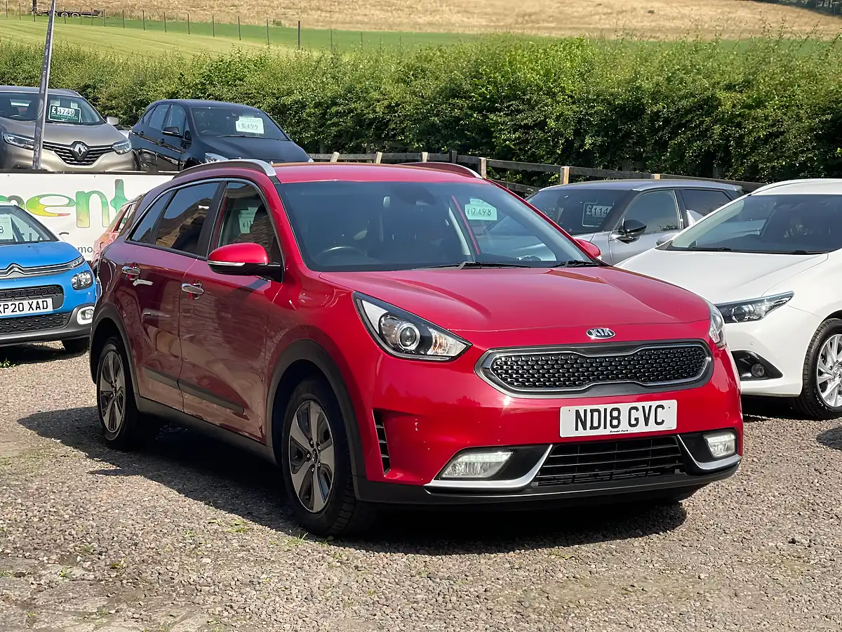 Used 2018 Kia Niro 2 Red - Front View