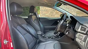 Used 2018 Kia Niro 2 Red - Interior and Exterior details 10