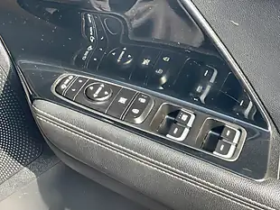 Used 2018 Kia Niro 2 Red - Interior and Exterior details 11