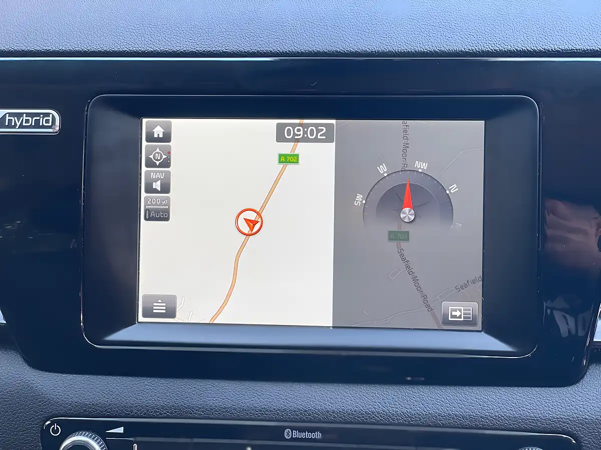 Used 2018 Kia Niro 2 Red - Interior and Exterior details 16