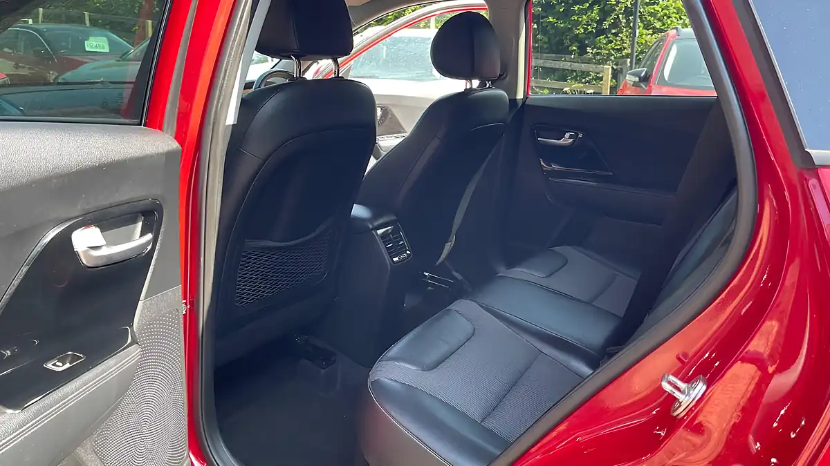Used 2018 Kia Niro 2 Red - Interior and Exterior details 17