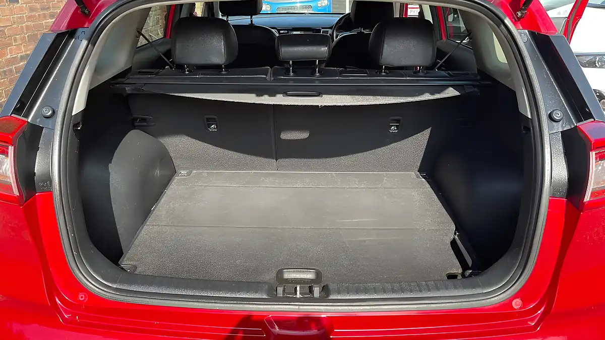 Used 2018 Kia Niro 2 Red - Interior and Exterior details 18