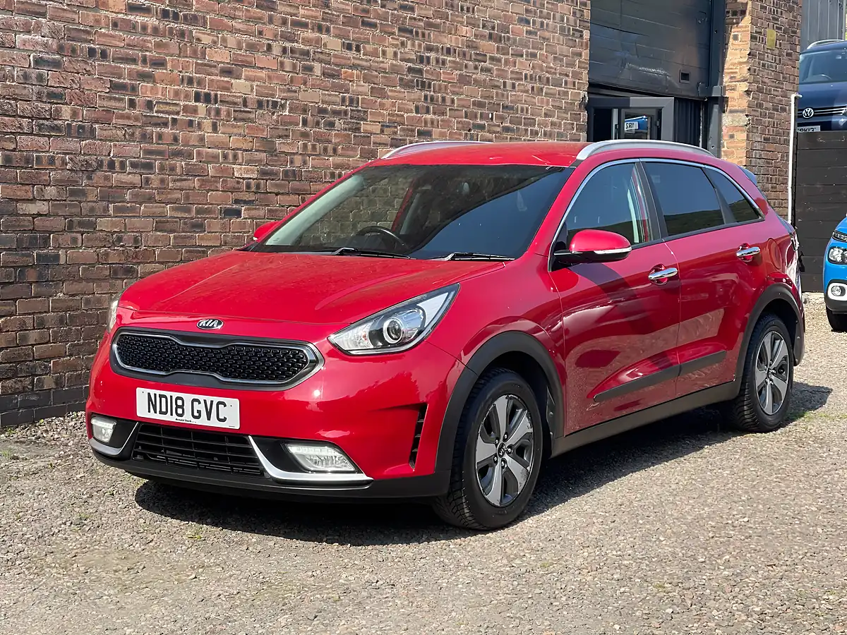 Used 2018 Kia Niro 2 Red - Interior and Exterior details 3