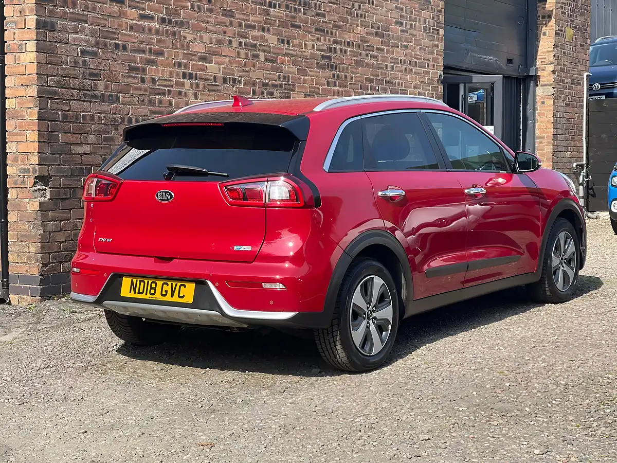 Used 2018 Kia Niro 2 Red - Interior and Exterior details 6