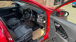 Used 2018 Kia Niro 2 Red - Interior and Exterior details 7