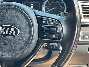 Used 2018 Kia Niro 2 Red - Interior and Exterior details 8