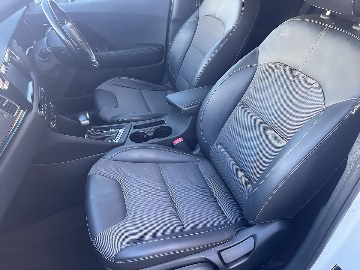 Used 2018 Kia Niro 2 White - Interior and Exterior details 10