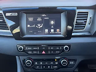 Used 2018 Kia Niro 2 White - Interior and Exterior details 11