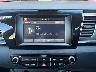 Used 2018 Kia Niro 2 White - Interior and Exterior details 12