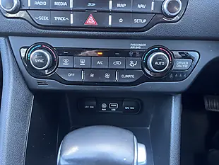 Used 2018 Kia Niro 2 White - Interior and Exterior details 13