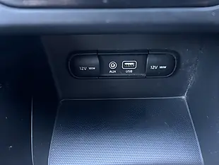 Used 2018 Kia Niro 2 White - Interior and Exterior details 14