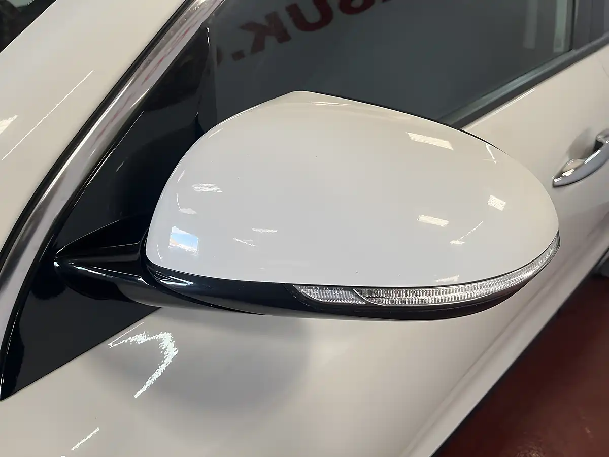 Used 2018 Kia Niro 2 White - Interior and Exterior details 18