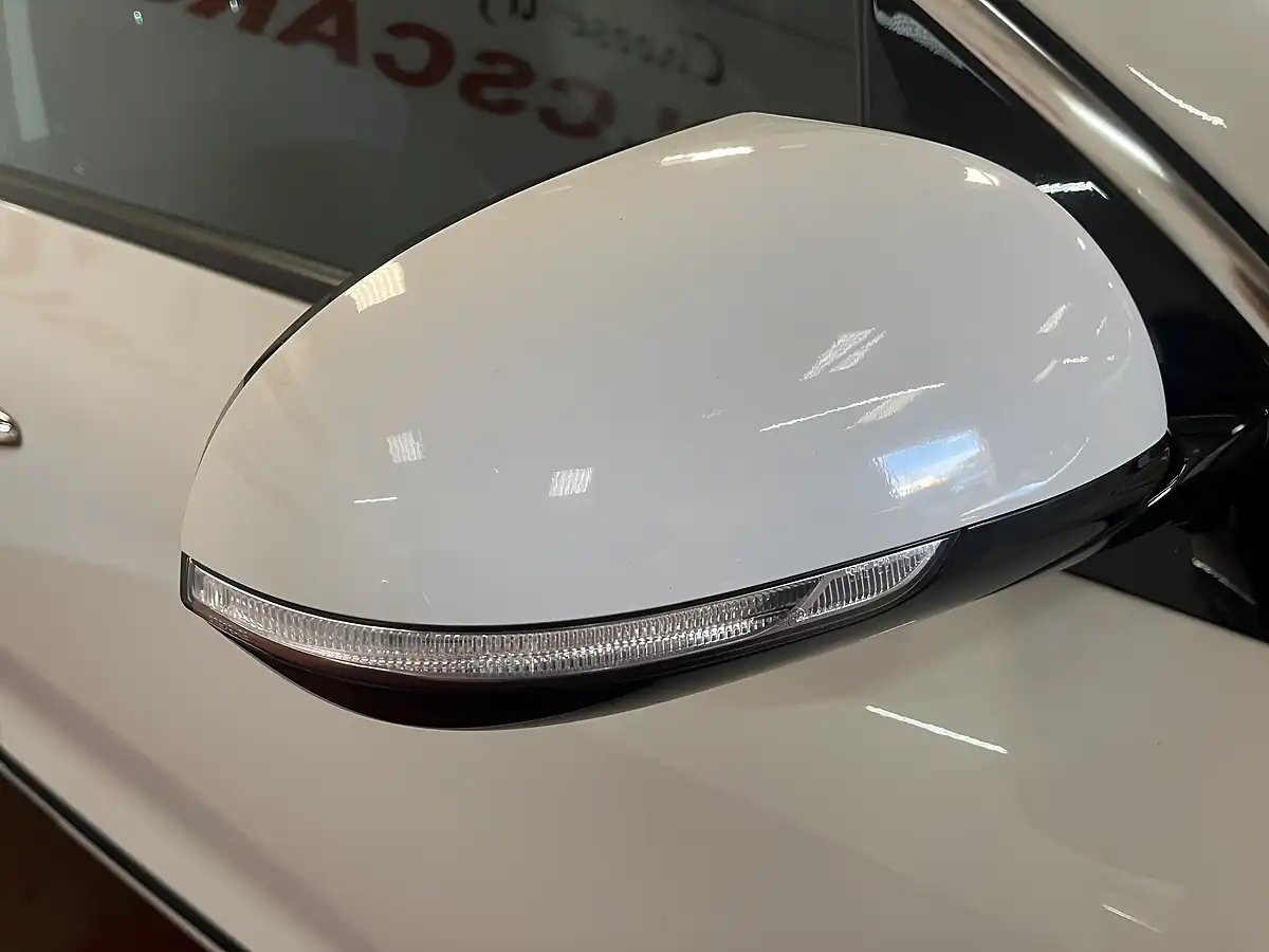 Used 2018 Kia Niro 2 White - Interior and Exterior details 19