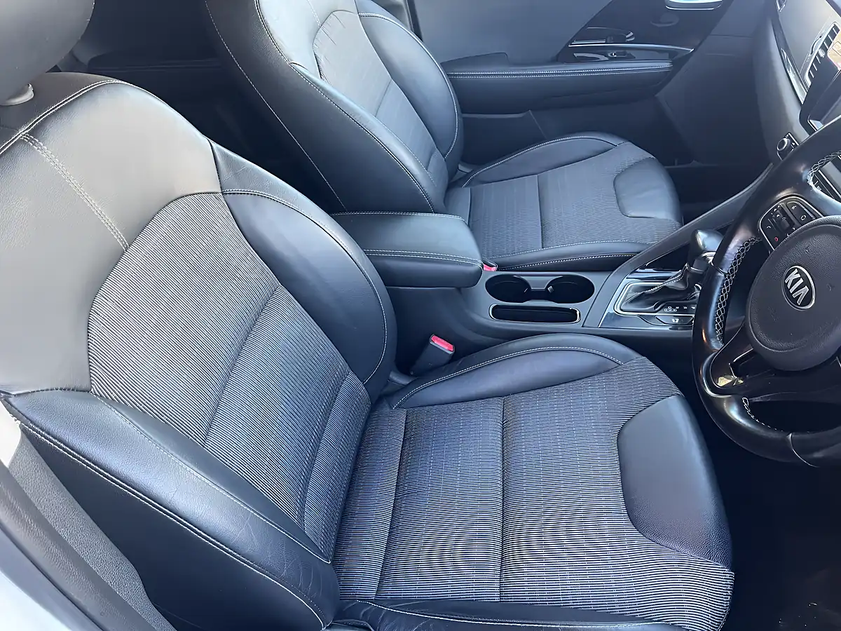 Used 2018 Kia Niro 2 White - Interior and Exterior details 3