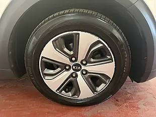 Used 2018 Kia Niro 2 White - Interior and Exterior details 8