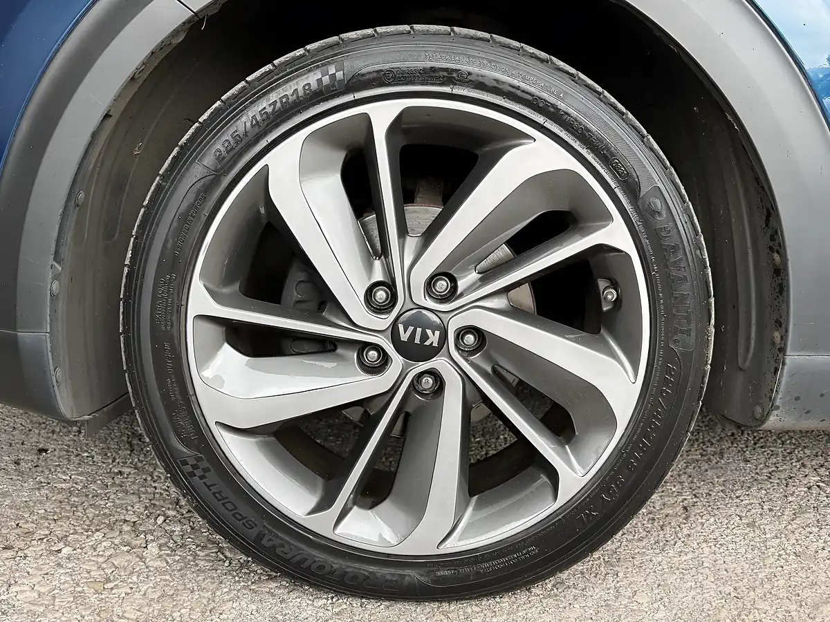 Used 2018 Kia Niro 3 Blue - Interior and Exterior details 10
