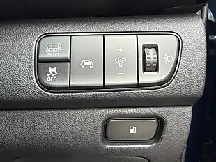 Used 2018 Kia Niro 3 Blue - Interior and Exterior details 13