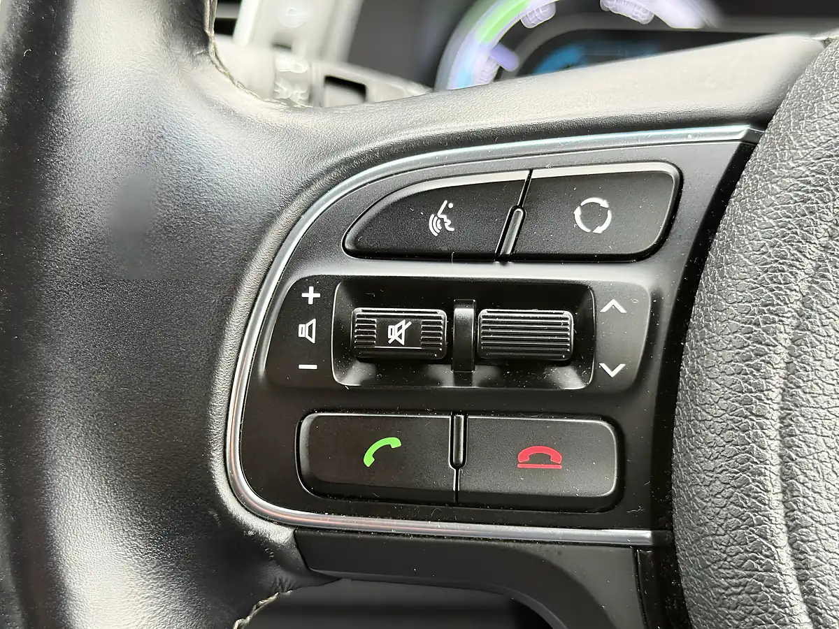 Used 2018 Kia Niro 3 Blue - Interior and Exterior details 14
