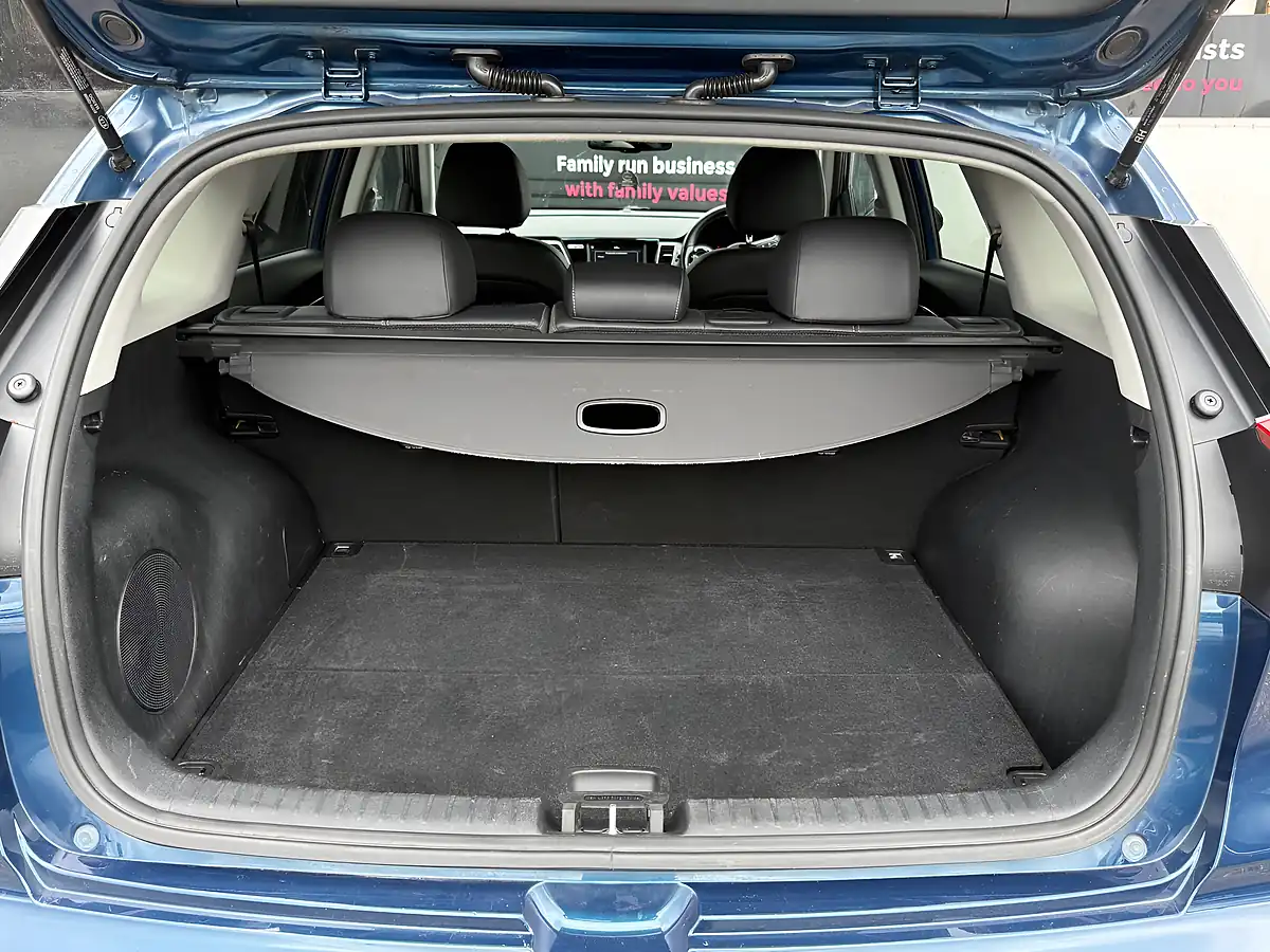 Used 2018 Kia Niro 3 Blue - Interior and Exterior details 20