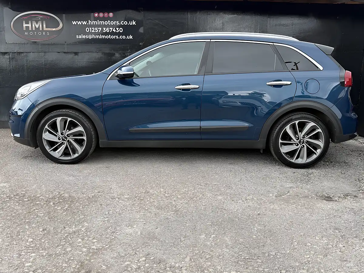 Used 2018 Kia Niro 3 Blue - Interior and Exterior details 3