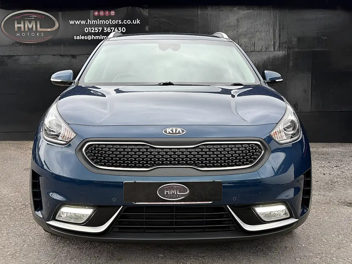 Used 2018 Kia Niro 3 Blue - Interior and Exterior details 5