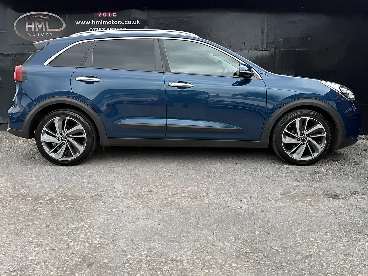 Used 2018 Kia Niro 3 Blue - Interior and Exterior details 7