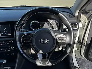 Used 2018 Kia Niro 3 Clear White - Interior and Exterior details 11