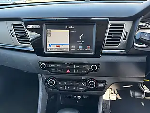 Used 2018 Kia Niro 3 Clear White - Interior and Exterior details 12