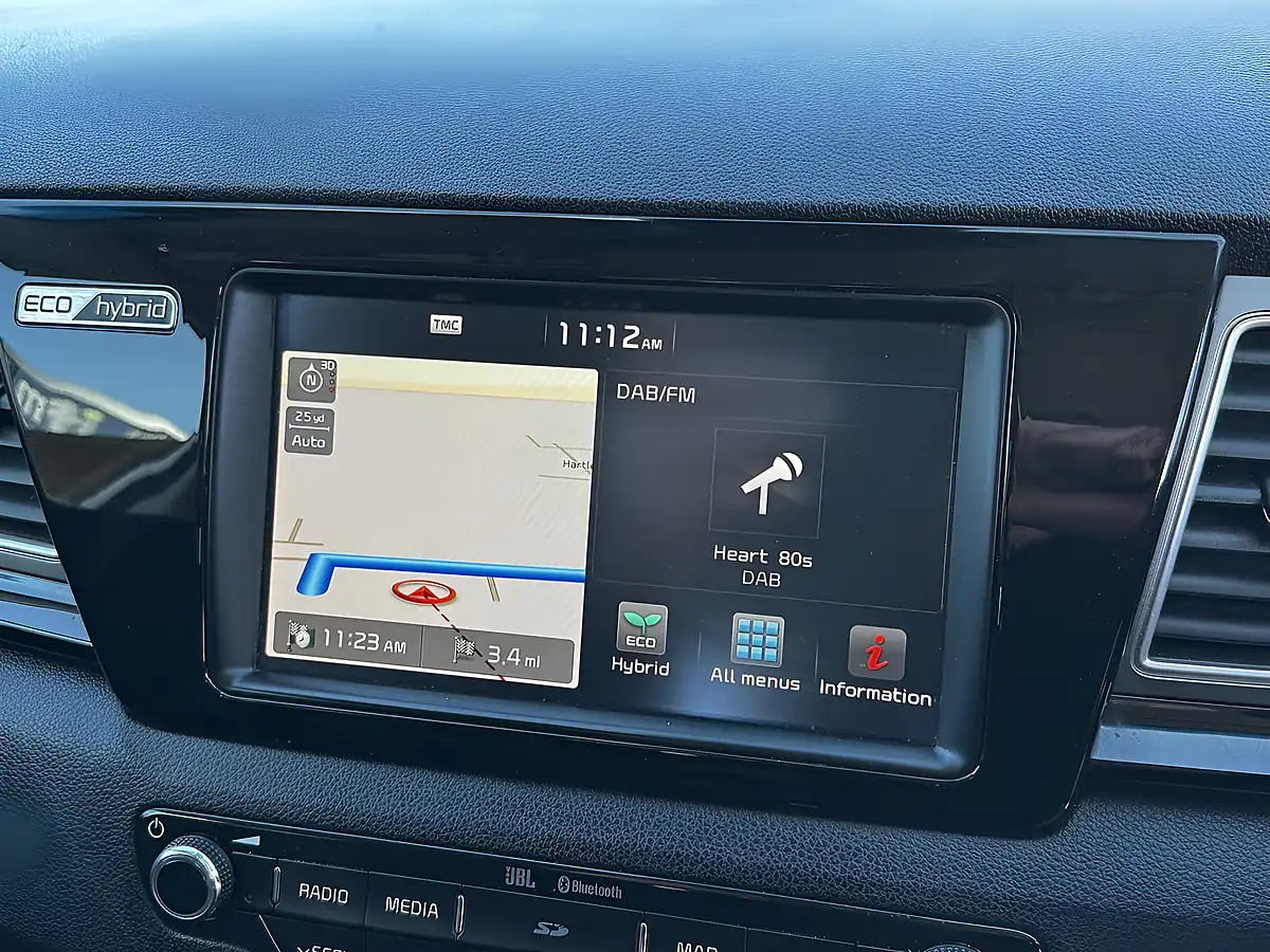 Used 2018 Kia Niro 3 Clear White - Interior and Exterior details 13