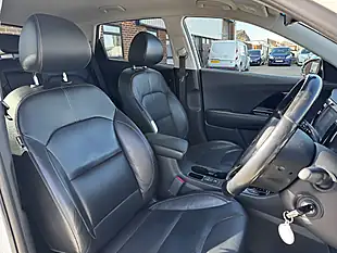 Used 2018 Kia Niro 3 Clear White - Interior and Exterior details 16