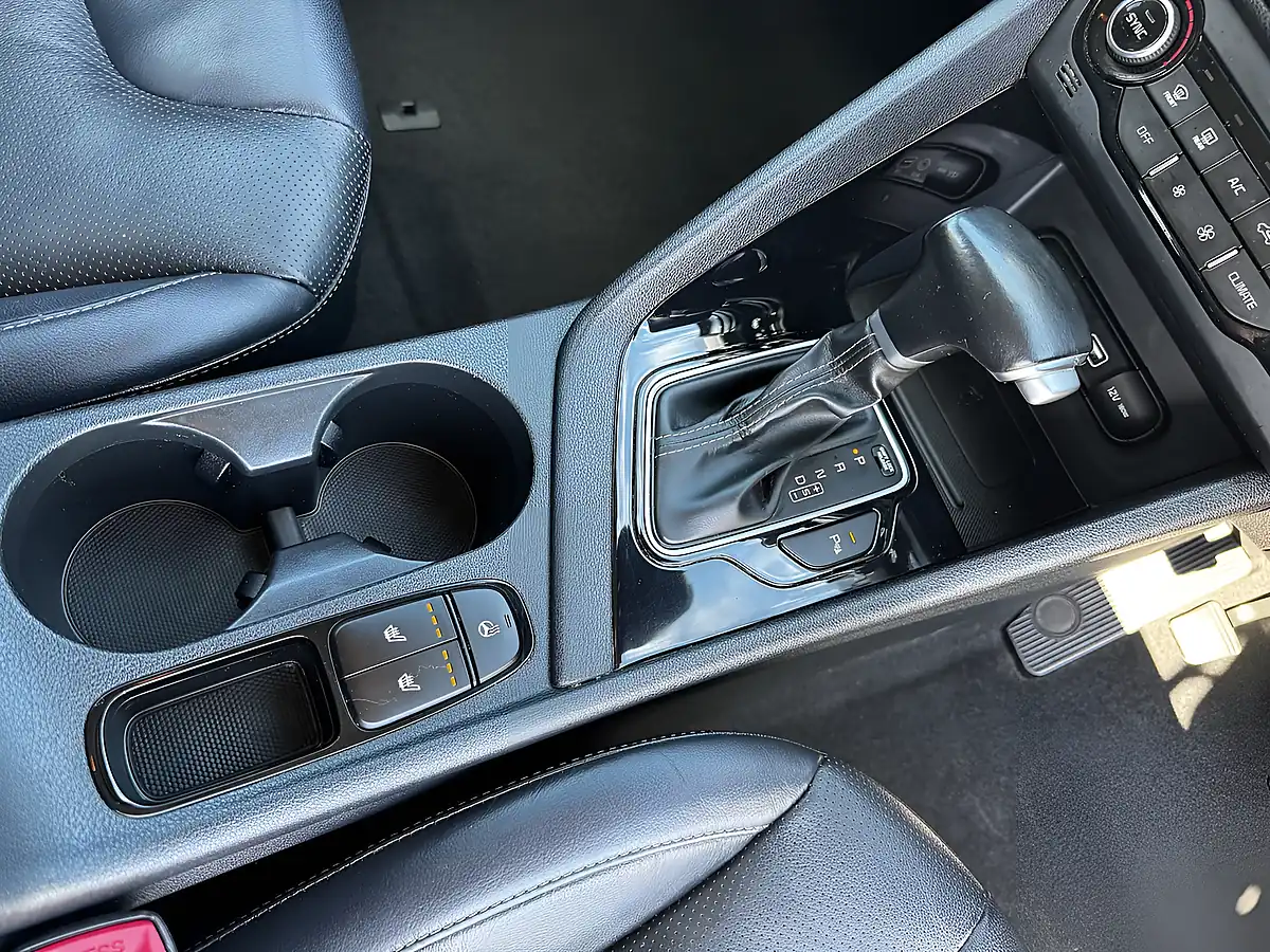 Used 2018 Kia Niro 3 Clear White - Interior and Exterior details 17