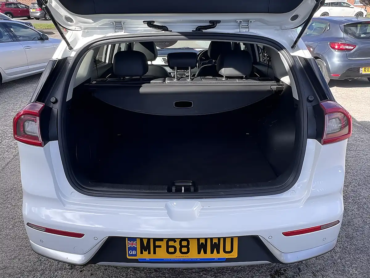 Used 2018 Kia Niro 3 Clear White - Interior and Exterior details 18