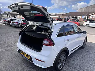 Used 2018 Kia Niro 3 Clear White - Interior and Exterior details 19