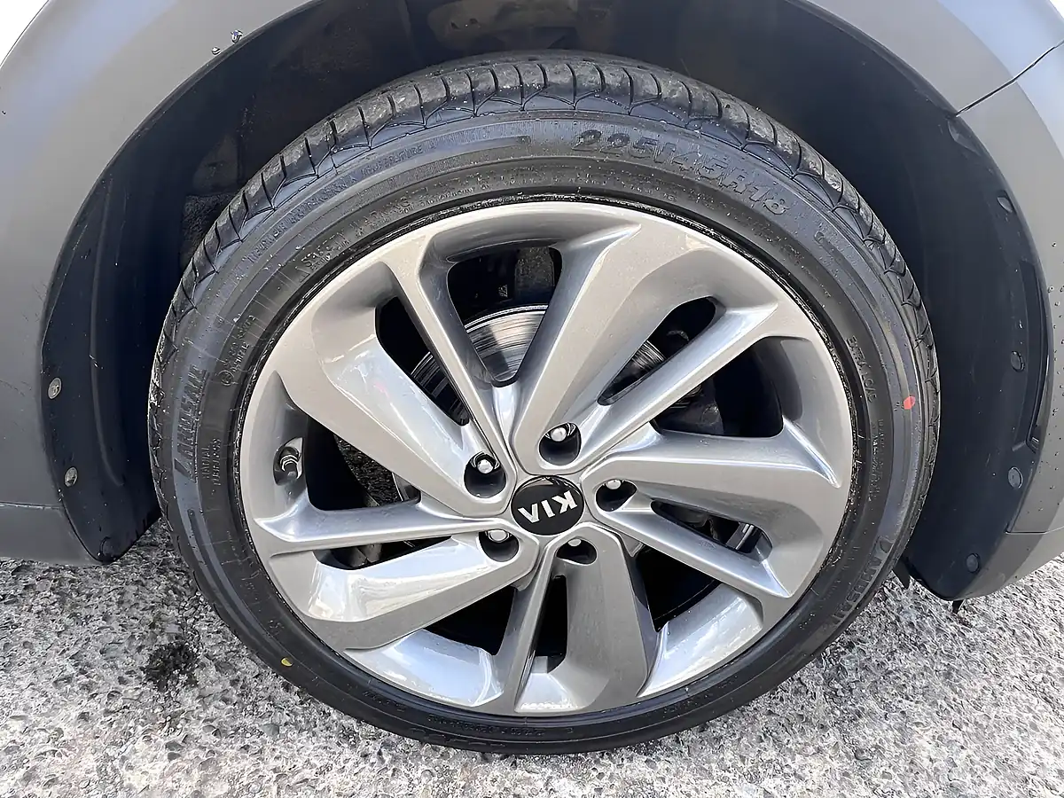 Used 2018 Kia Niro 3 Clear White - Interior and Exterior details 20