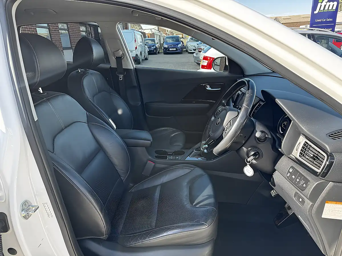 Used 2018 Kia Niro 3 Clear White - Interior and Exterior details 3