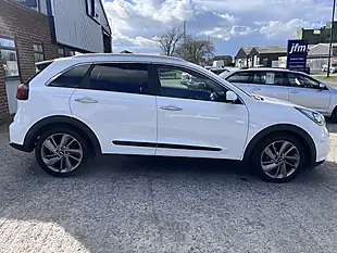 Used 2018 Kia Niro 3 Clear White - Interior and Exterior details 5