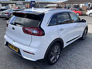 Used 2018 Kia Niro 3 Clear White - Interior and Exterior details 6