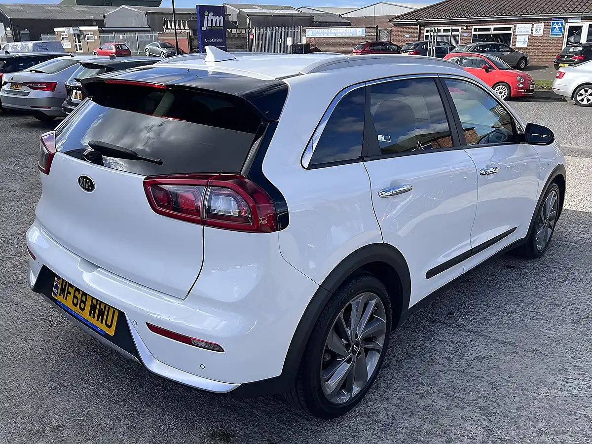 Used 2018 Kia Niro 3 Clear White - Interior and Exterior details 6