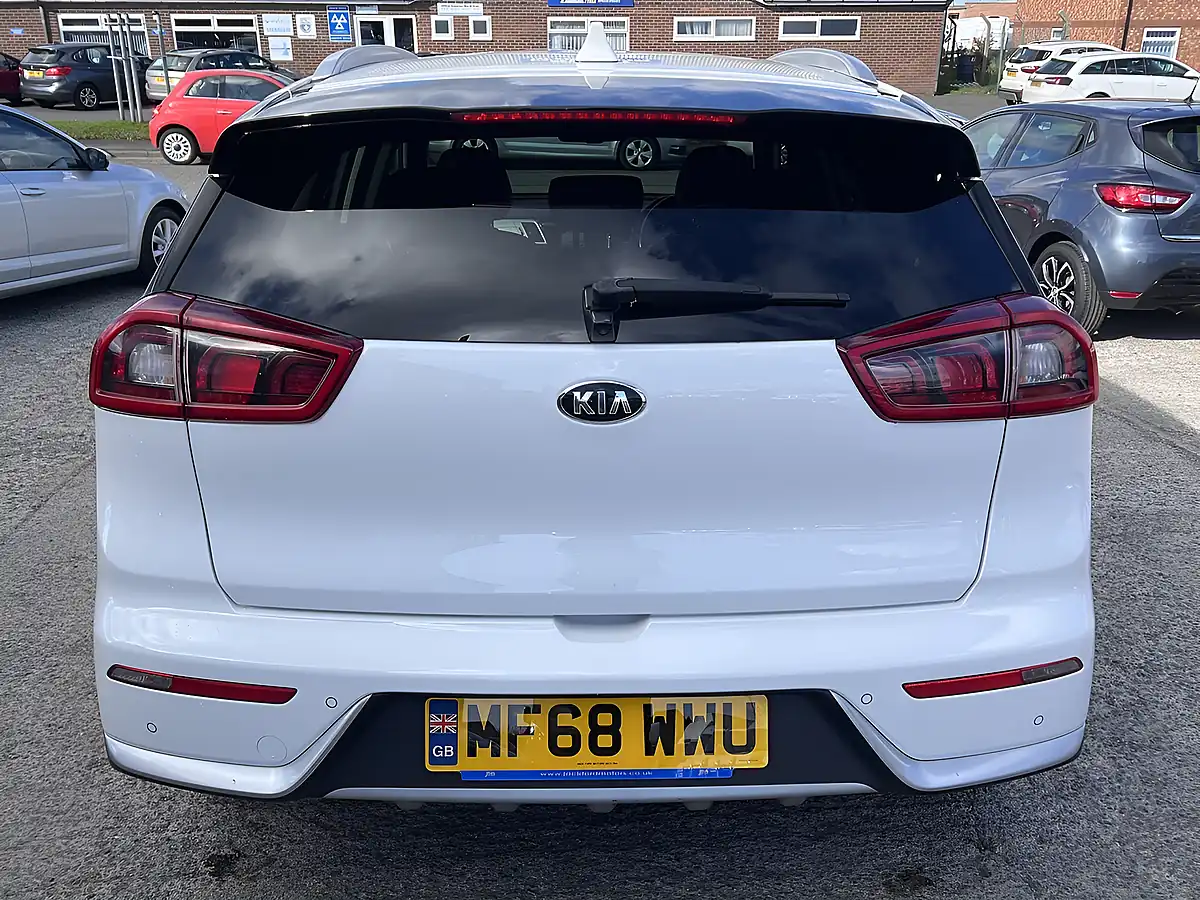 Used 2018 Kia Niro 3 Clear White - Interior and Exterior details 7