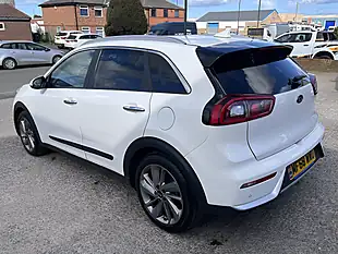 Used 2018 Kia Niro 3 Clear White - Interior and Exterior details 8