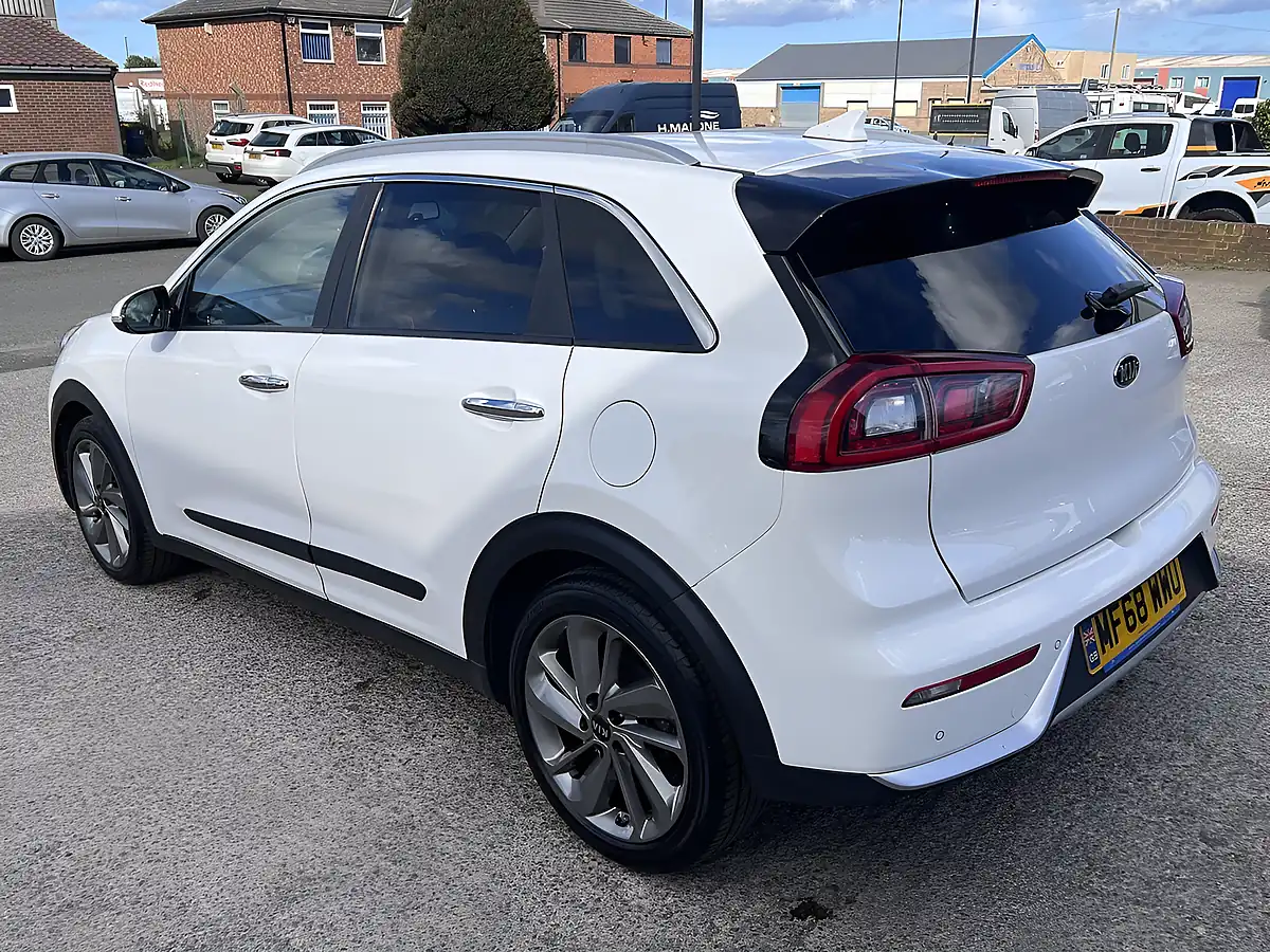 Used 2018 Kia Niro 3 Clear White - Interior and Exterior details 8