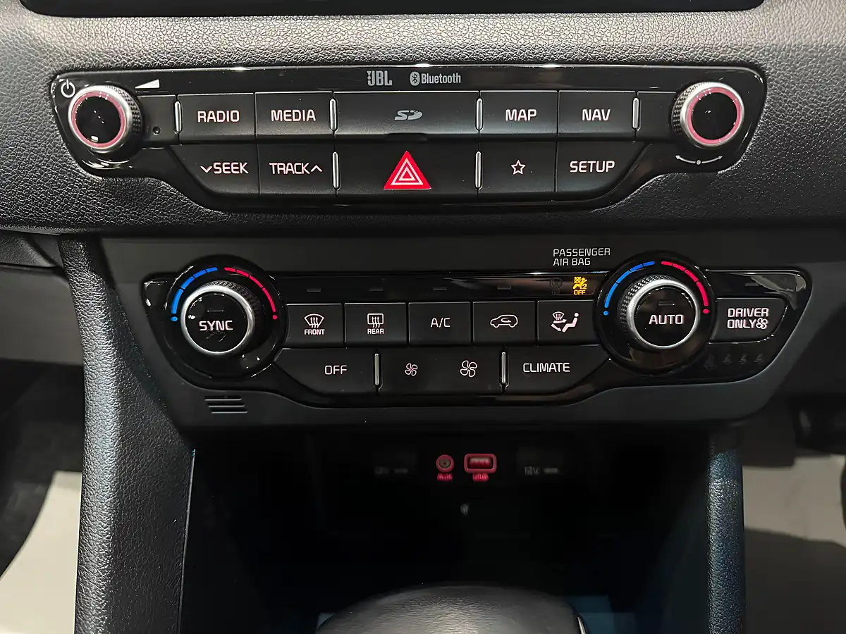 Used 2018 Kia Niro 3 Grey - Interior and Exterior details 14