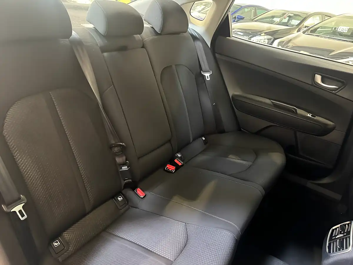 Used 2018 Kia Optima 2 Black - Interior and Exterior details 10