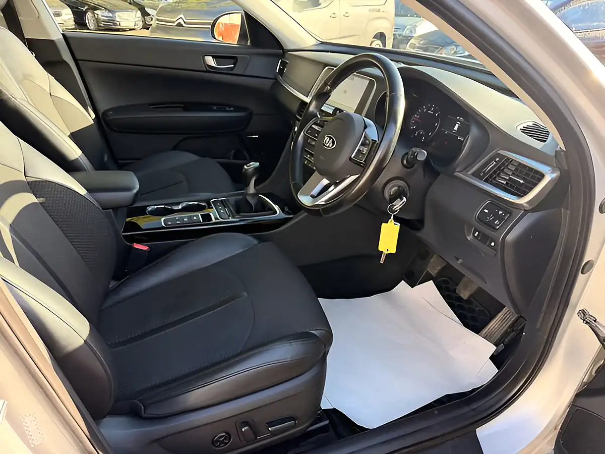 Used 2018 Kia Optima 3 Sportswagon Silver - Interior and Exterior details 9