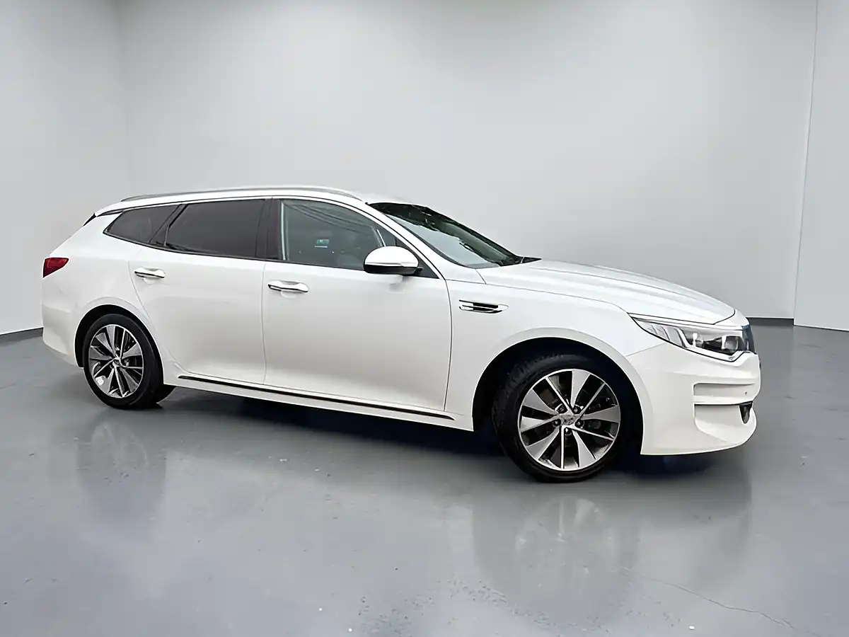 Used 2018 Kia Optima 3 Sportswagon White - Front View