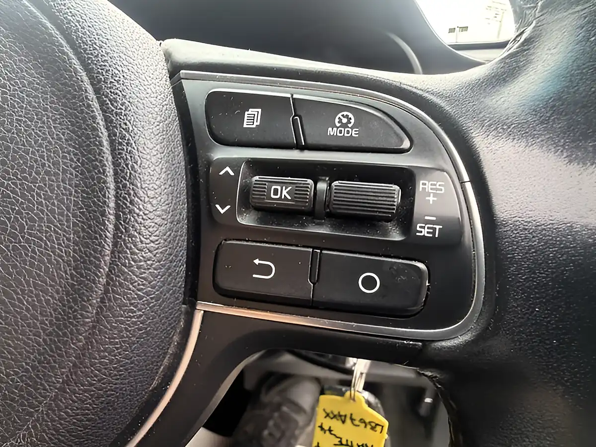 Used 2018 Kia Optima 3 Sportswagon White - Interior and Exterior details 17