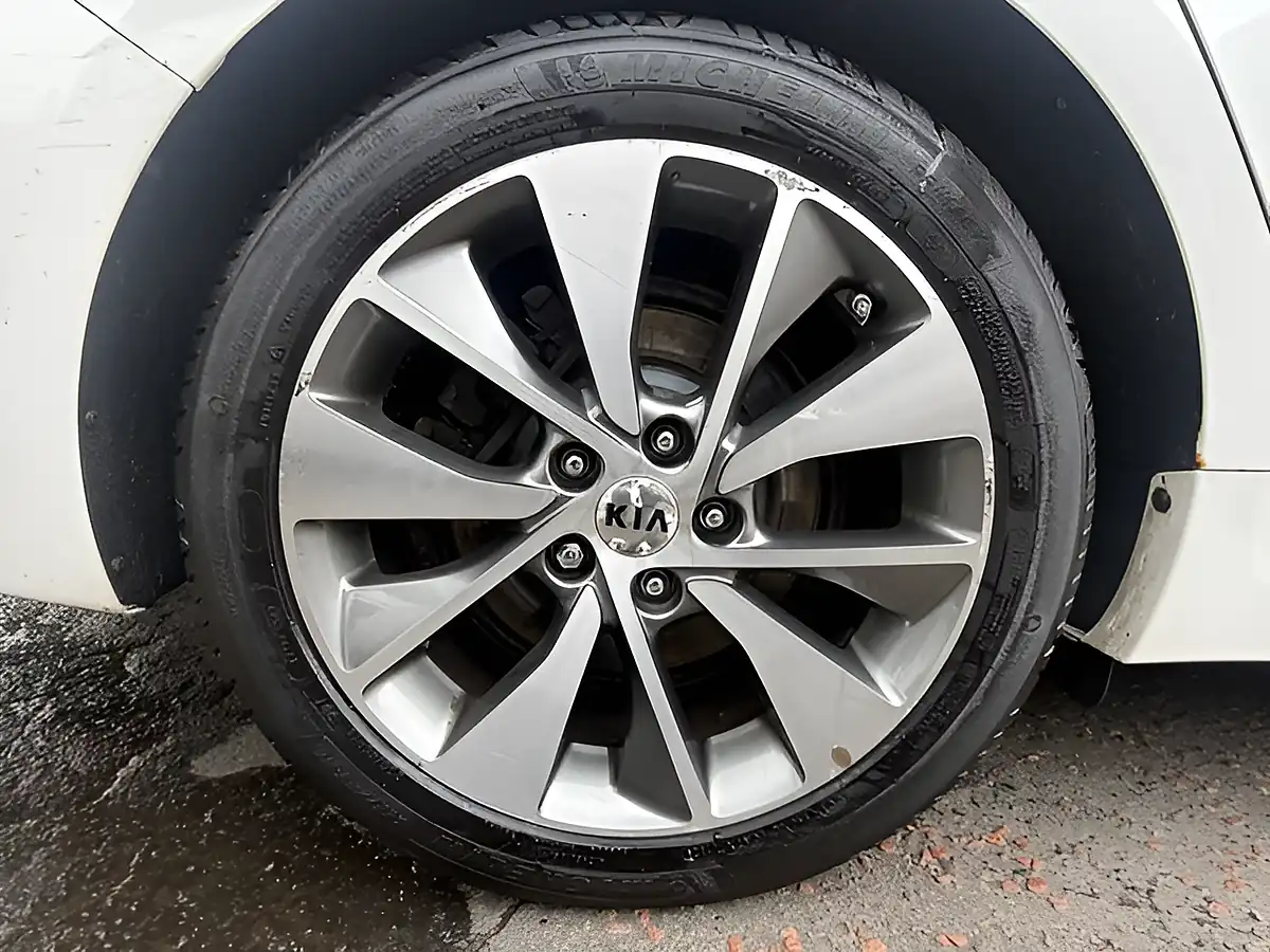 Used 2018 Kia Optima 3 Sportswagon White - Interior and Exterior details 7