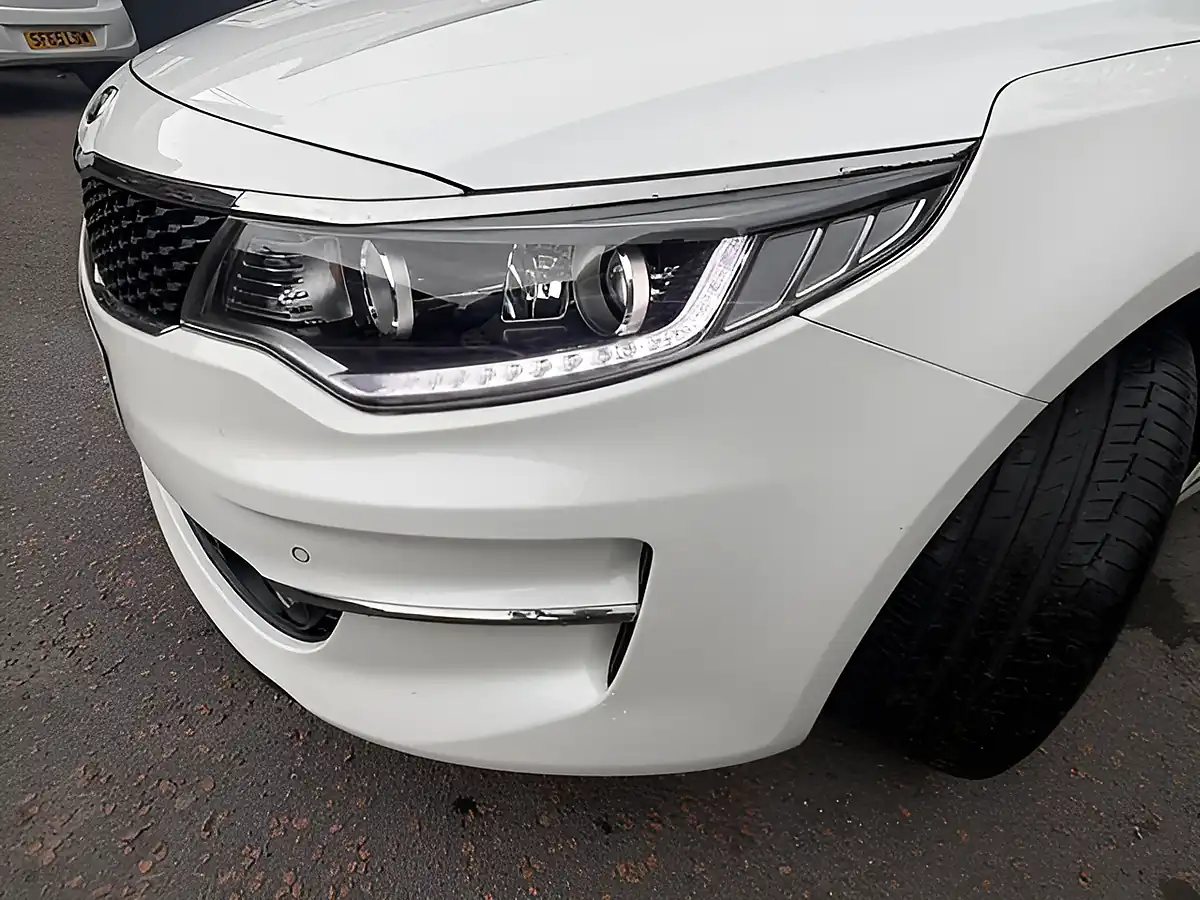 Used 2018 Kia Optima 3 Sportswagon White - Interior and Exterior details 9